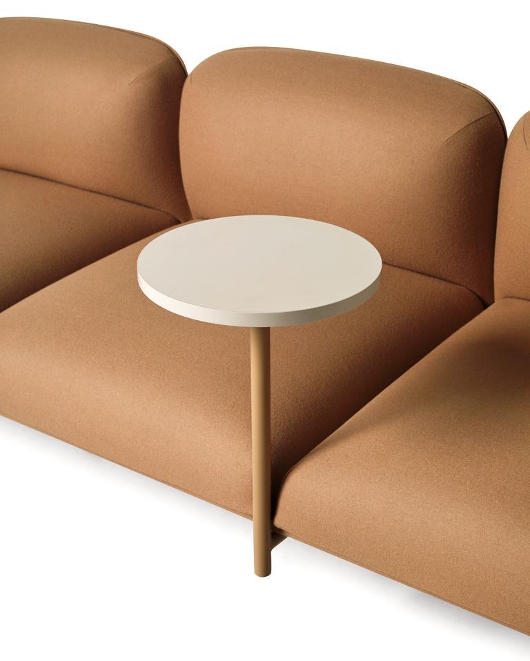 stolik mocowany do stelaża - sofa Nebula